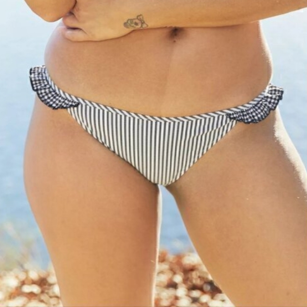 Aerie Ruffle Seersucker White Black Bikini Bottoms In Sz XS